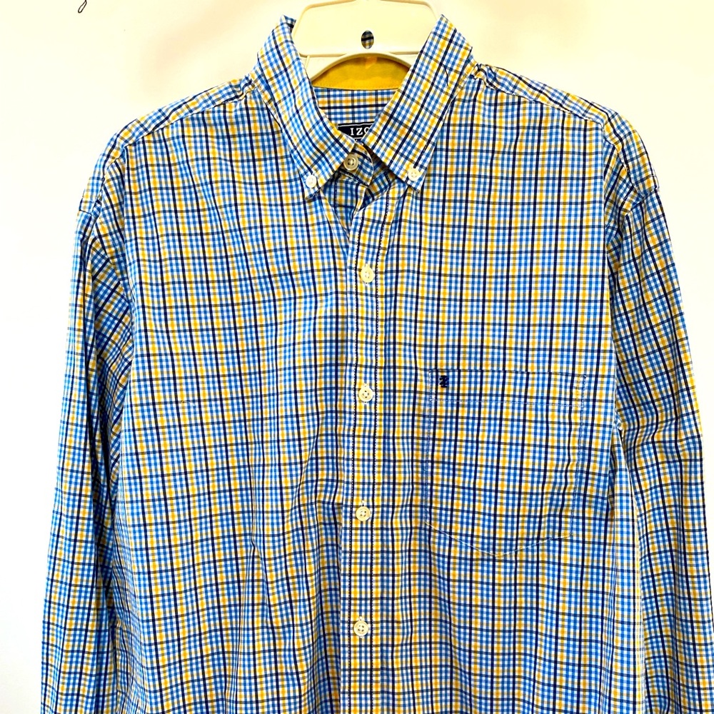 Izod Premium Essentials Mens dress shirt, size M.